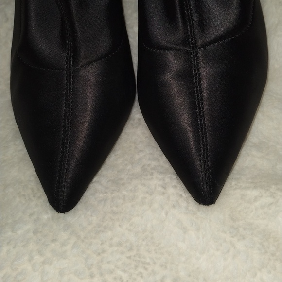 Shiny/sheen pointy black booties - Picture 5 of 6